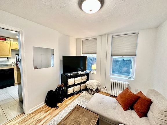 5th image of 220 Hanover St APT 4