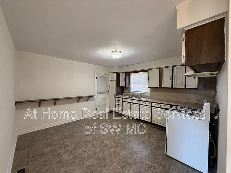 621 E Portland St — Photo 3