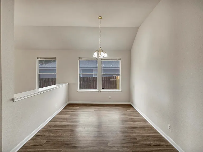 216 Meadowside Dr — Photo 16