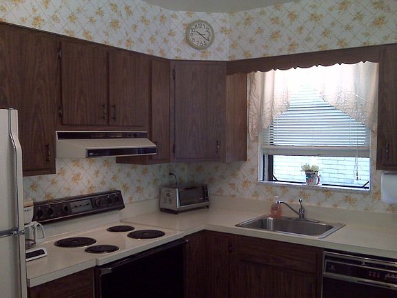 EAT IN KITCHEN