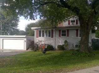 7902 W Chestnut Dr, Wonder Lake, IL 60097