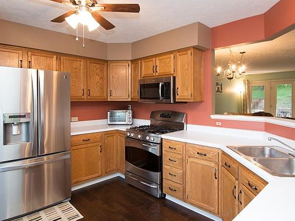 5th image of 487 Cherryhill Dr