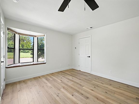 4th image of 912 N Maxey St #1