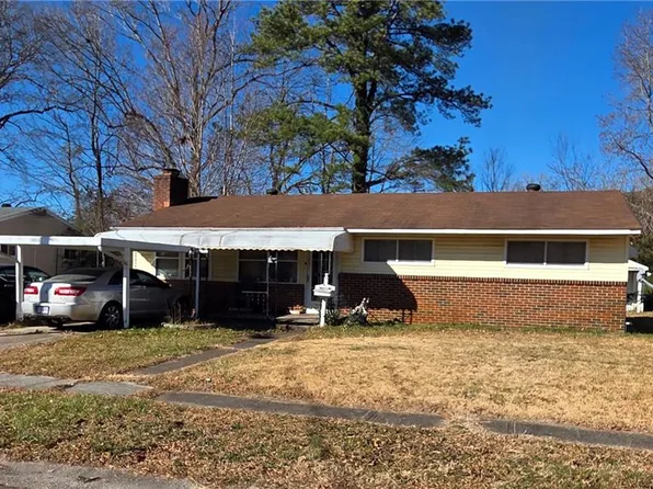 121 York Dr, Portsmouth, VA 23702