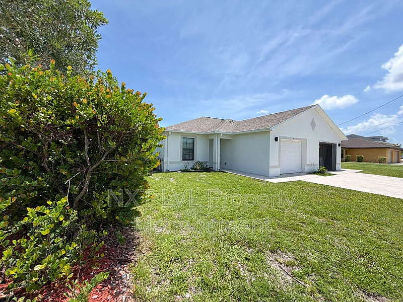 842 SW 39th Ter