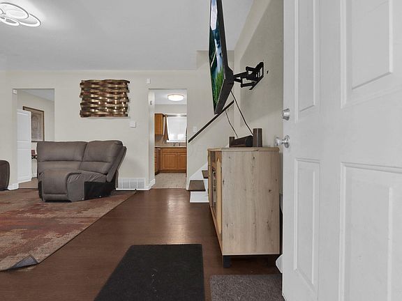 5th image of 4371 Amalia Pl