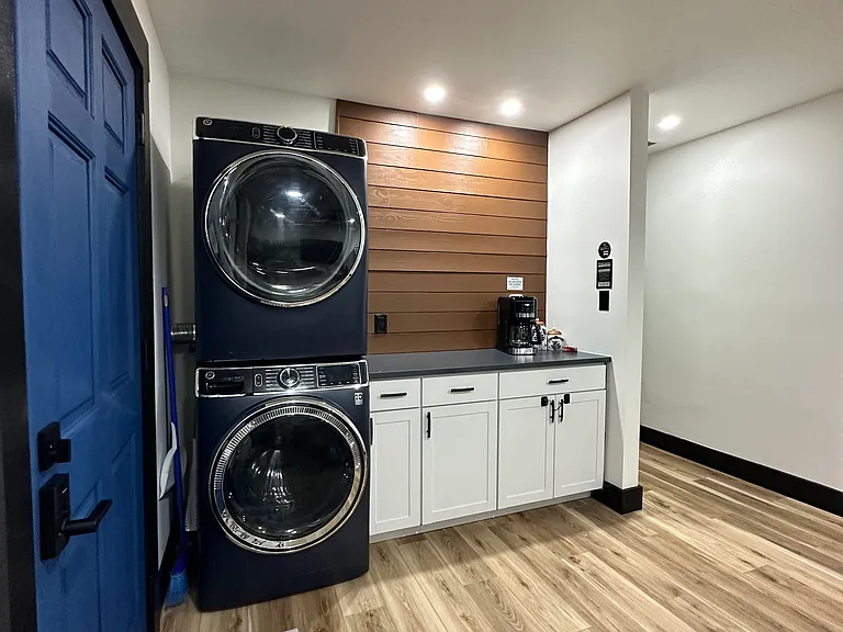 4317 Welling Ave — Photo 8