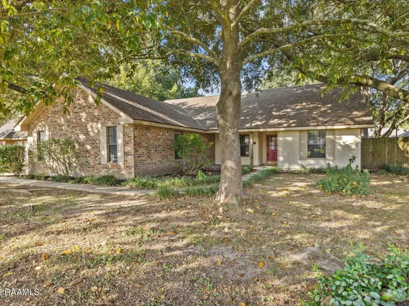 202 Sandy Brook Ln, Lafayette, LA 70508