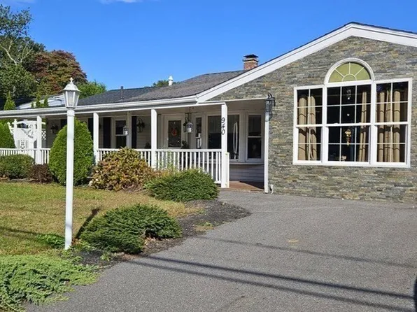 940 Court St, Brockton, MA 02302