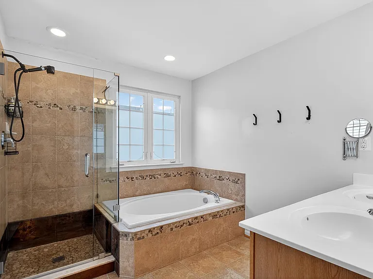 2417 Abington Dr — Photo 29