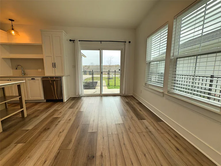 424 Stagecoach Trl — Photo 9