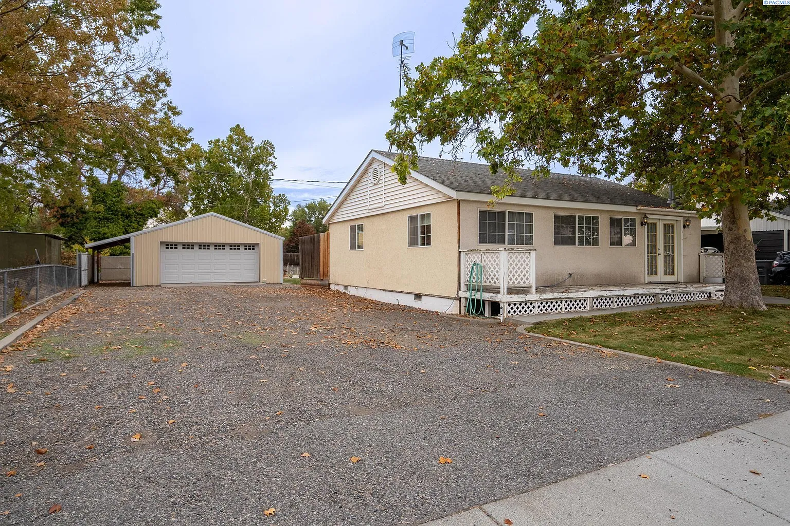 1008 Willard Ave photo 1