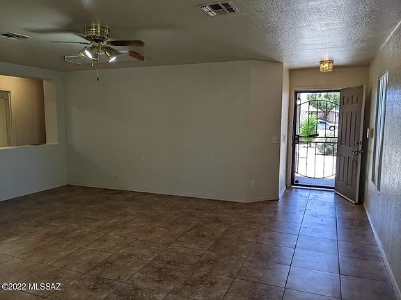 3rd image of 1416 W Eudora Pl