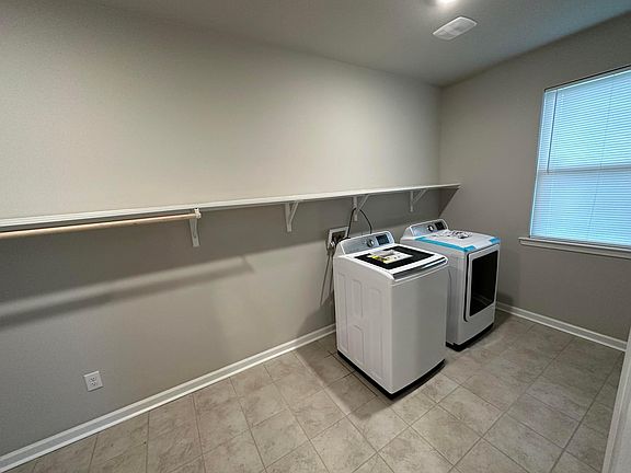 3rd image of 113 Grace View Dr