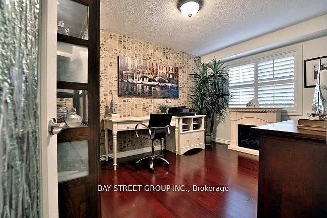 215 River Oaks Blvd E — Photo 11