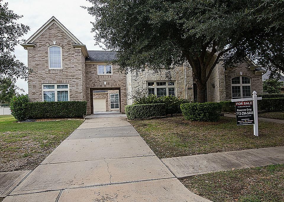 1st image of 111 Rivercove Ln