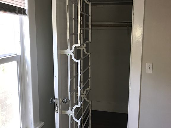 2nd image of 317 Linden Ave APT 3