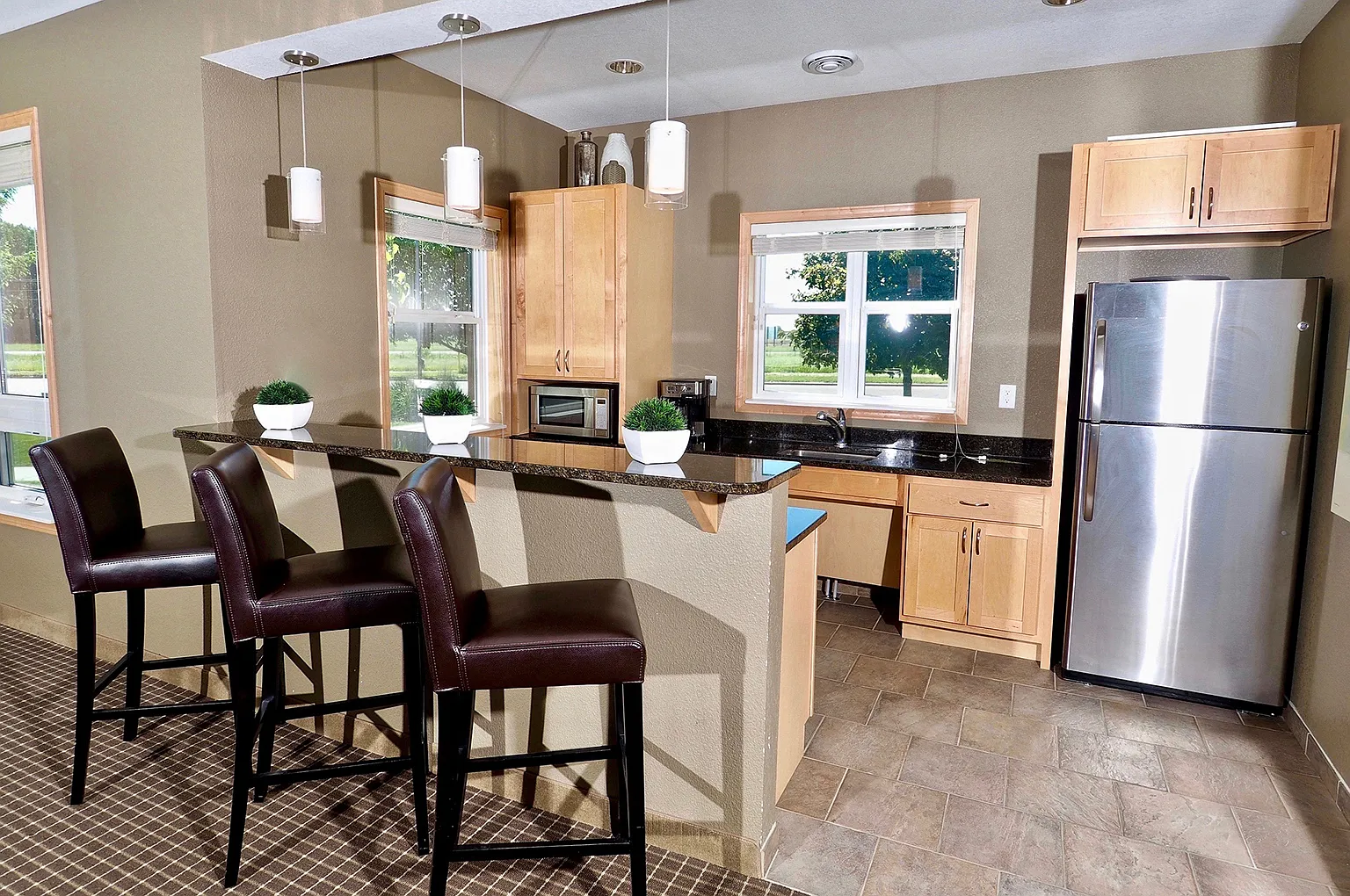 Somerset Apartments — Photo 1