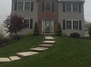 137 Rustic Ridge Dr, Pittsburgh, PA 15239