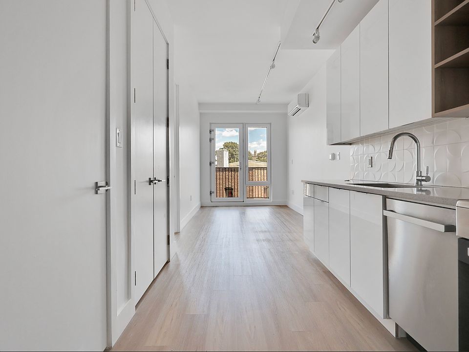 1st image of 639 E 28th St #611