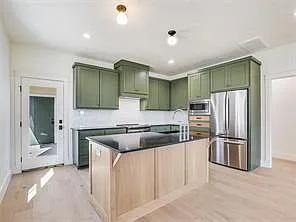 4 bed, 2.5 bath, 2238 sqft, $2,675 — Photo 3