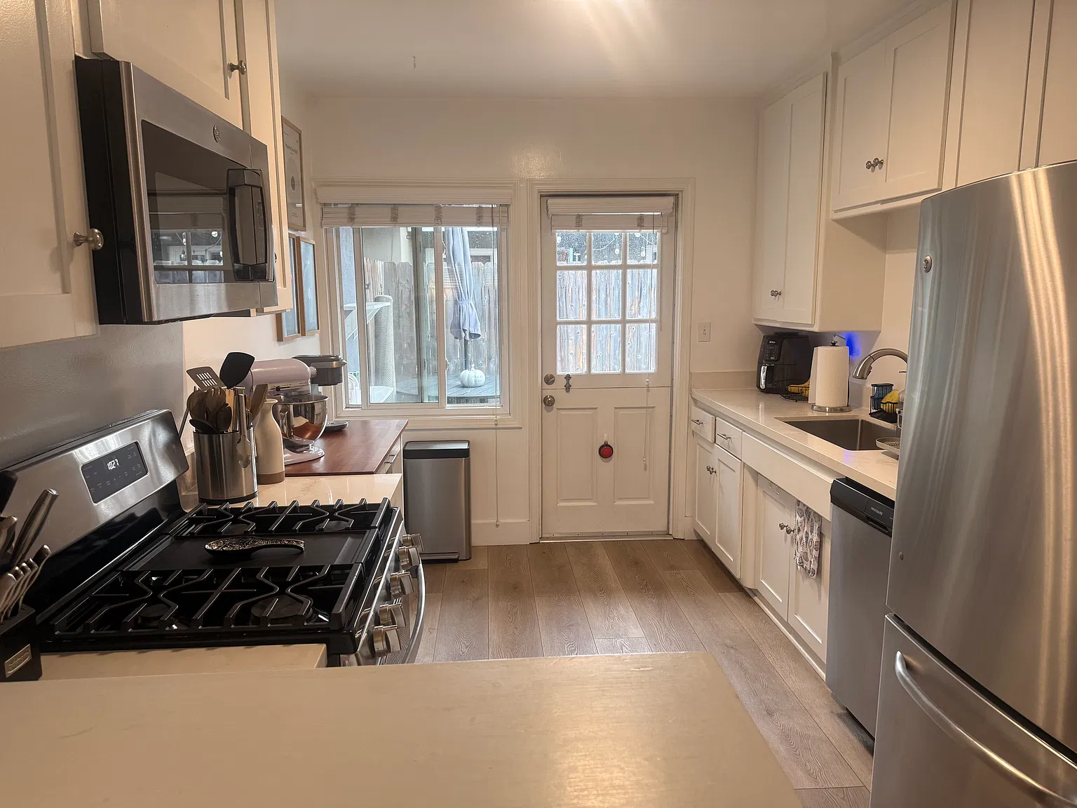 2 bed, 800 sqft, $4,000 — Photo 4