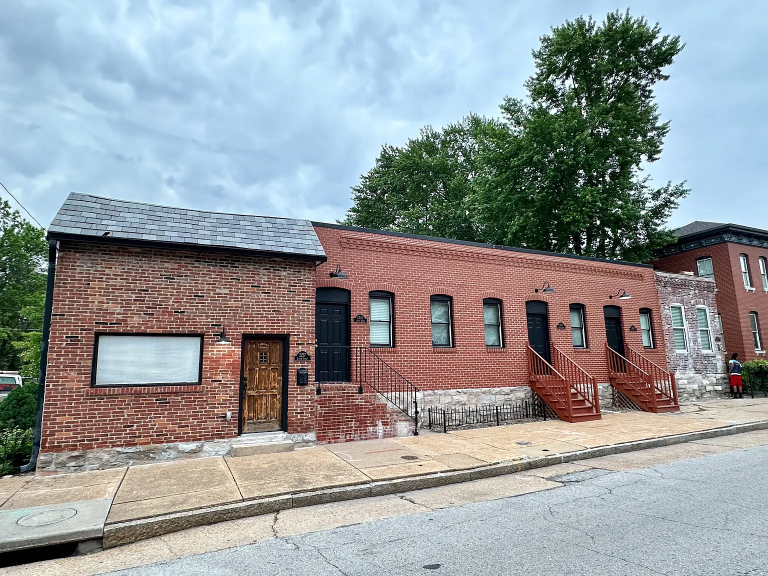 2227 Lynch St photo 1