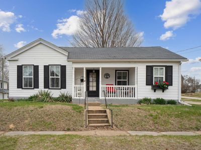 206 4th St NE, Independence, IA, 50644