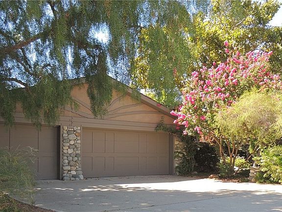 4th image of 2293 Bonnie Brae Ave