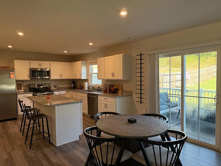1082 Cone Blvd — Photo 9