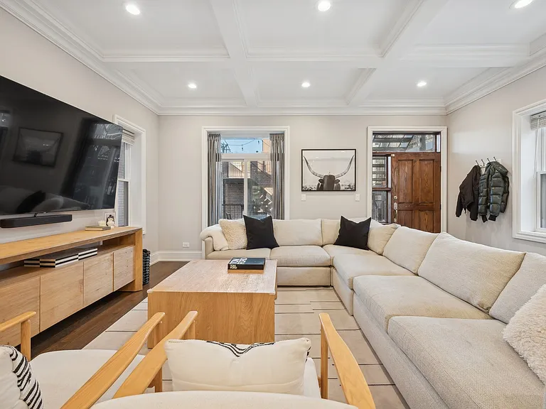1214 W Fletcher St #11 — Photo 5