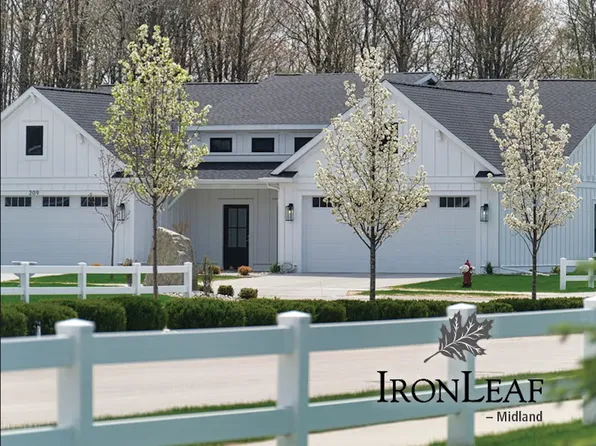 209 Iron Leaf Ct, Midland, MI 48642