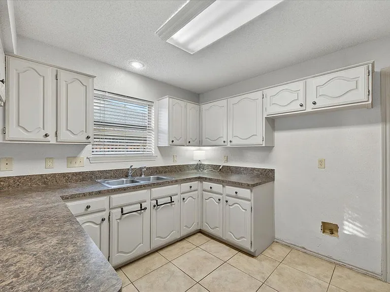 3509 Edgehill St — Photo 3