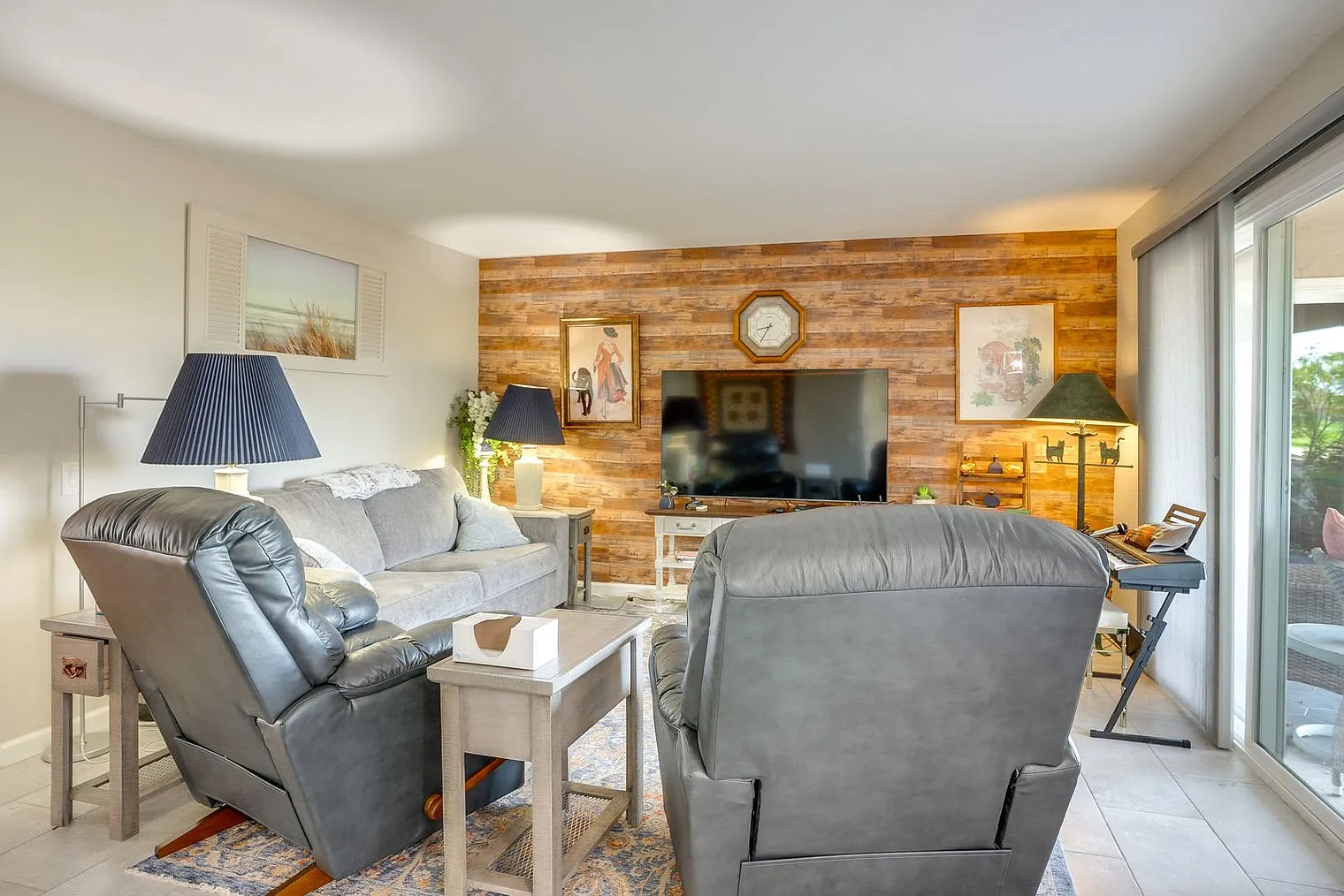 1 bed, 1.0 bath, 1184 sqft, $3,612 — Photo 2