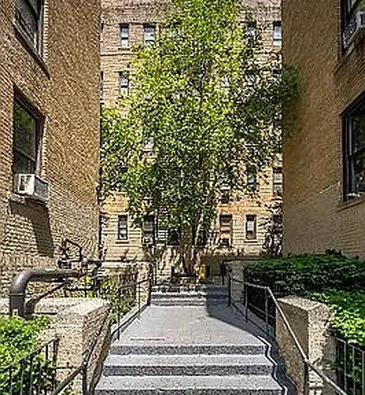 61 Ellwood St #C — Photo 6