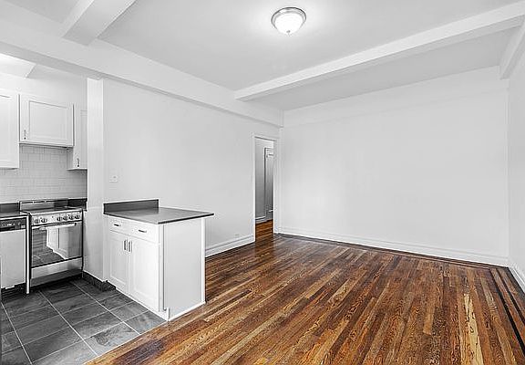 4th image of 208 W 23rd St APT 1006