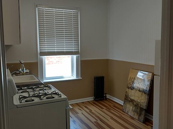 2nd image of 276 Oriental Pl APT 3