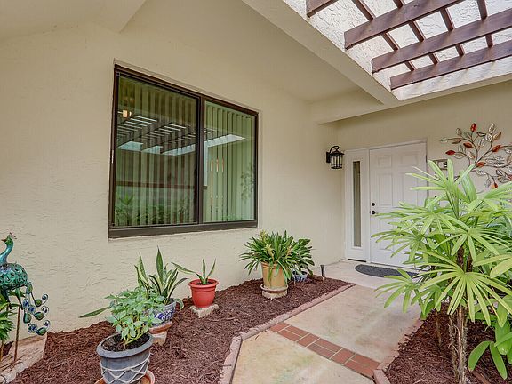 4th image of 303 Sea Oats Drive #B