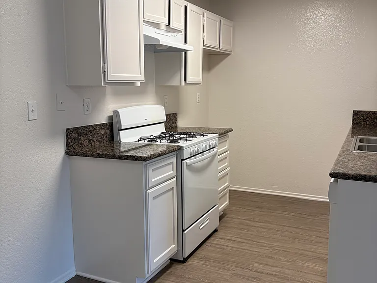 1321 Peckham St #8 — Photo 10