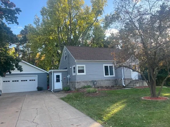 1805 Moholt Drive, Eau Claire, WI 54703
