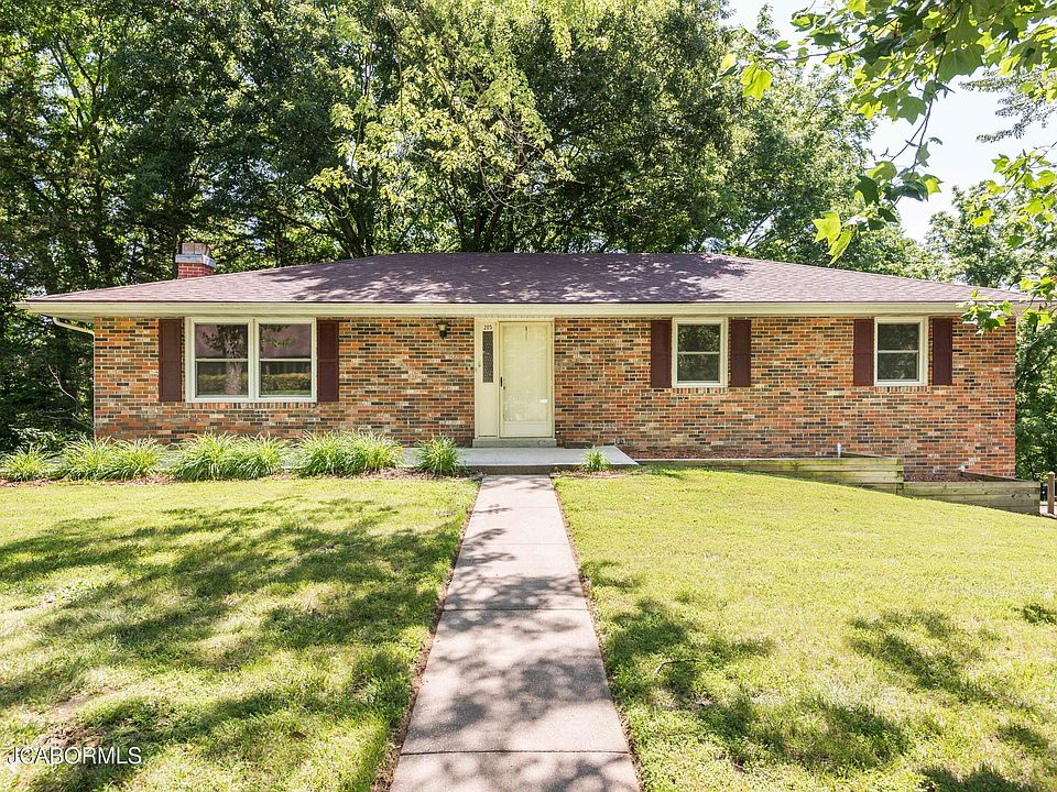 1st image of 205 Woodridge Dr