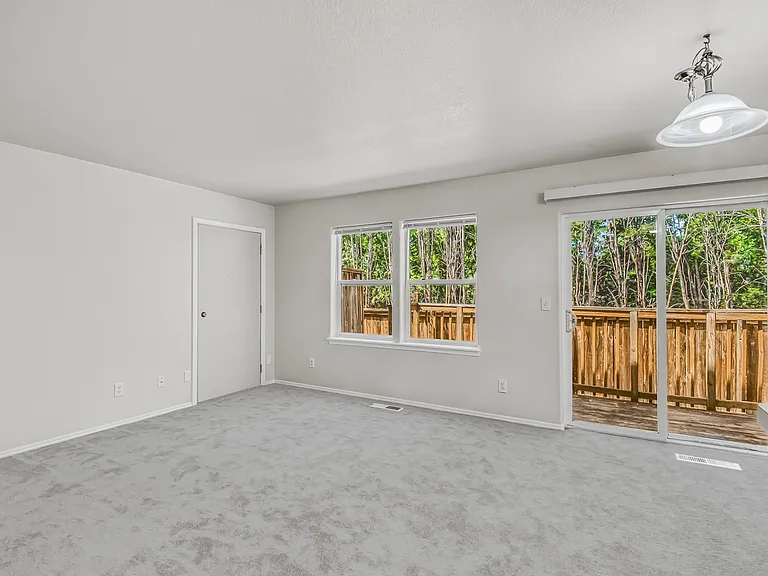 4857 SW 141st Ave — Photo 8