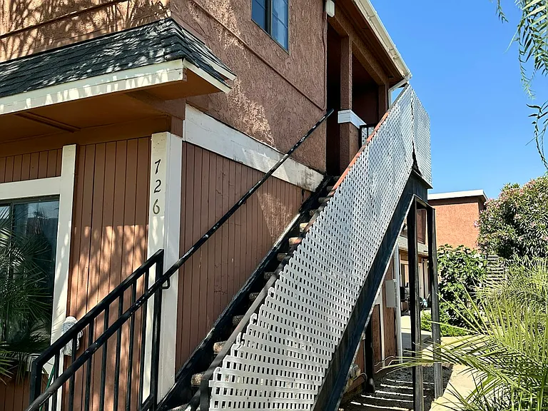 726 Chestnut Ave #F — Photo 2