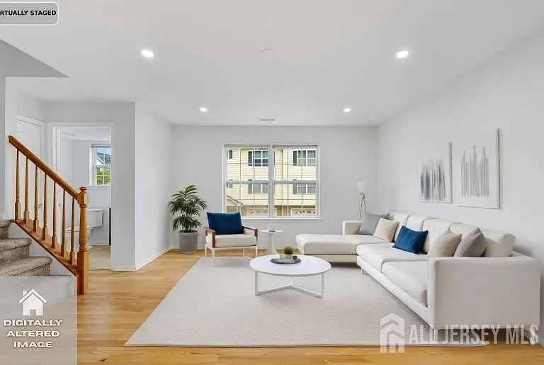 8 Alfred Ave — Photo 1