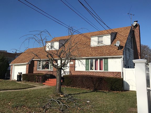 5th image of 560 Roy St