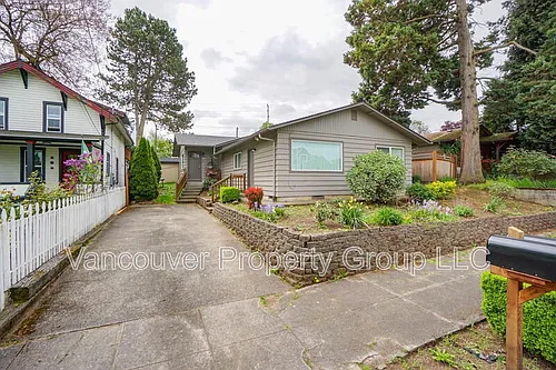 609 W McLoughlin Blvd Photo 1