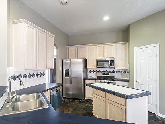 3rd image of 3122 Stratford Pointe Dr