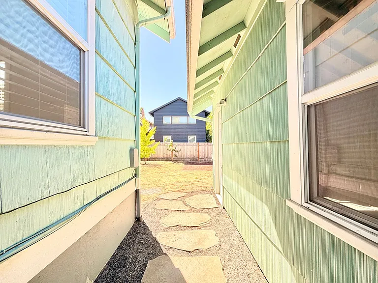 5319 NE 16th Ave — Photo 35