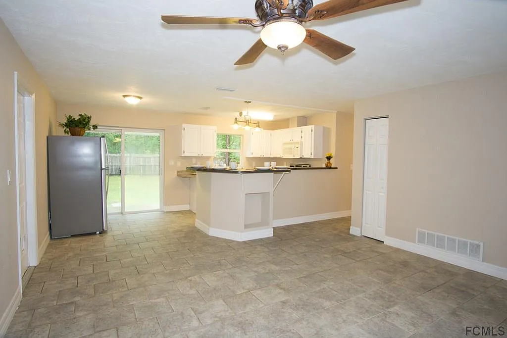 3 bed, 988 sqft, $1,775 — Photo 4