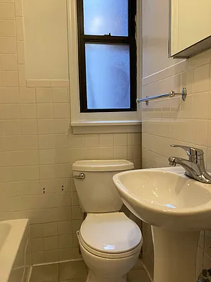 Rented by Akam Sales and Brokerage | media 22